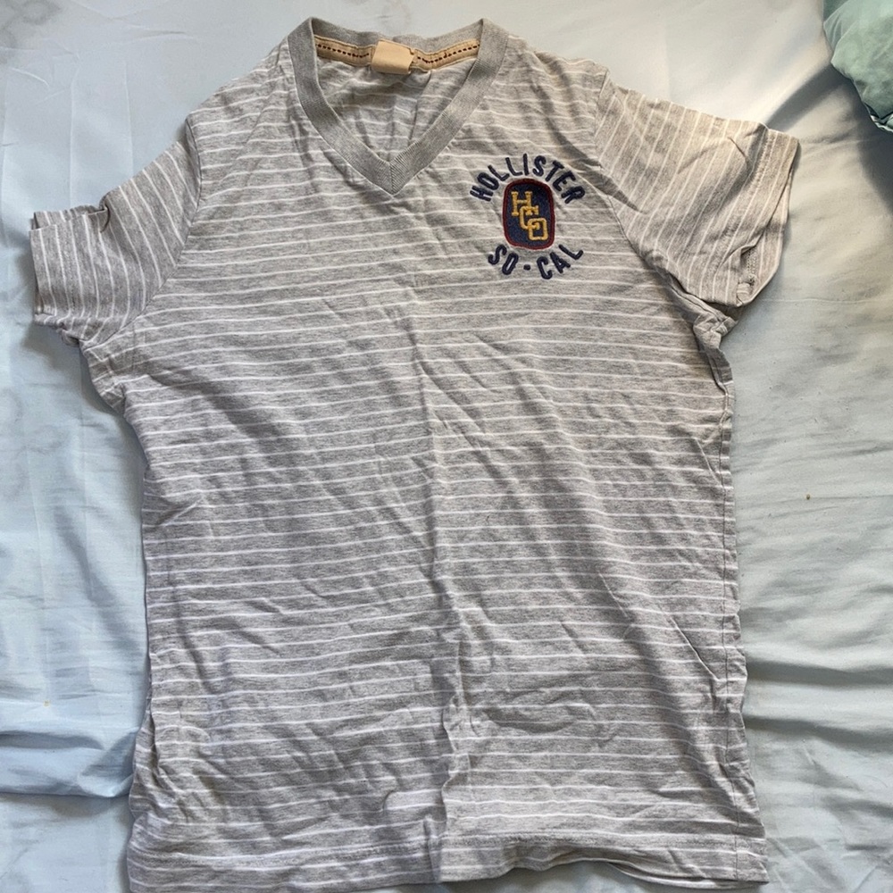 Men’s hollister tshirt